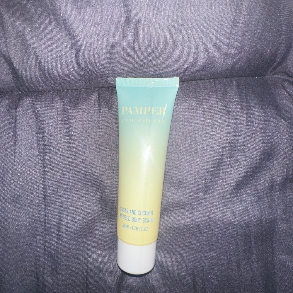 Pamper Ginger and Coconut Body Scrub